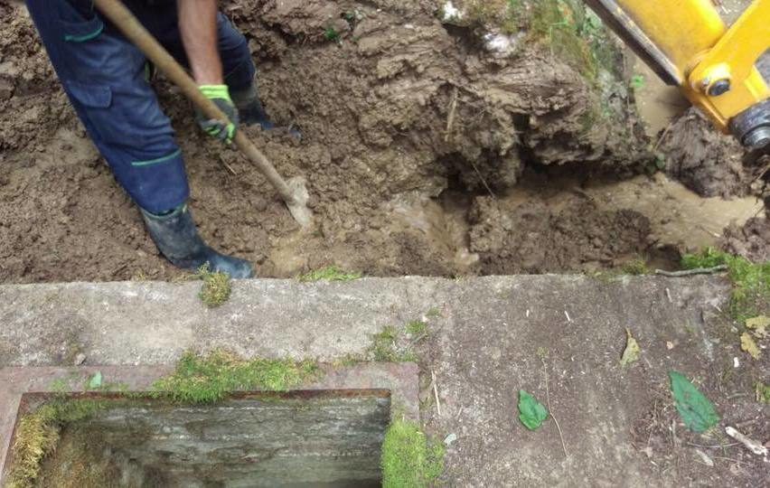 Хаварија водоводне цеви Хаварија водоводне цеви